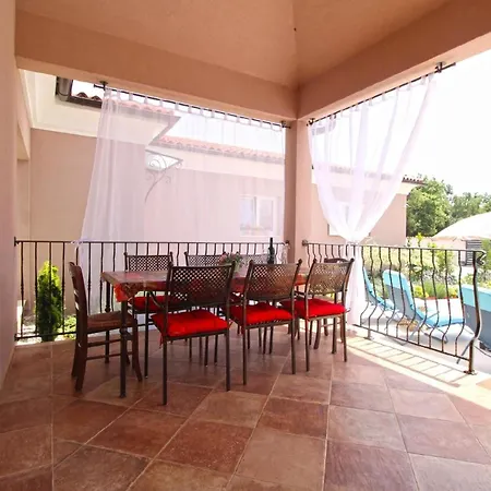 Mit Privatpool Fuer 8 Personen Ca 134 Qm In Pula-fondole, Istrien Istrische Riviera Valbandon