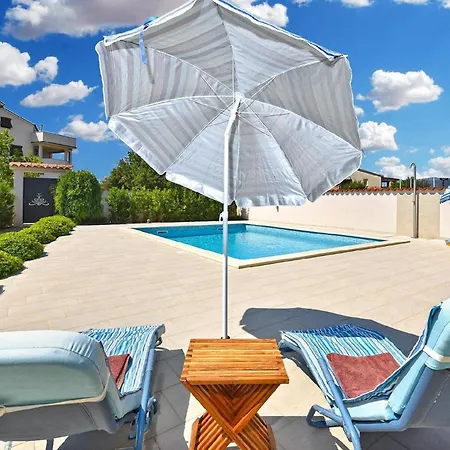 Mit Privatpool Fuer 8 Personen Ca 134 Qm In Pula-fondole, Istrien Istrische Riviera * Valbandon