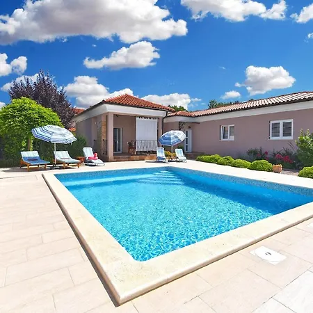 Mit Privatpool Fuer 8 Personen Ca 134 Qm In Pula-fondole, Istrien Istrische Riviera Vakantiehuis Valbandon