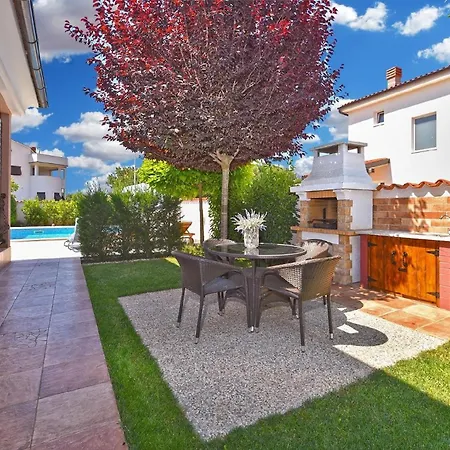 Vakantiehuis Mit Privatpool Fuer 8 Personen Ca 134 Qm In Pula-fondole, Istrien Istrische Riviera Valbandon