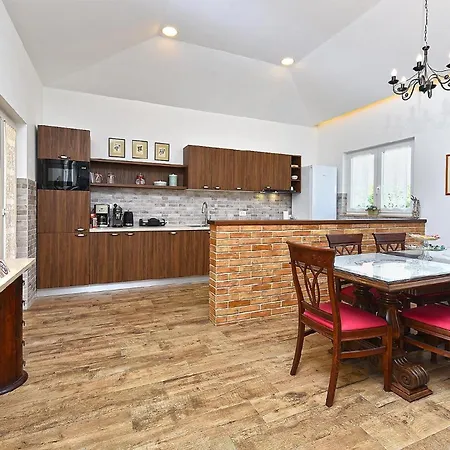 Vakantiehuis Mit Privatpool Fuer 8 Personen Ca 134 Qm In Pula-fondole, Istrien Istrische Riviera Valbandon